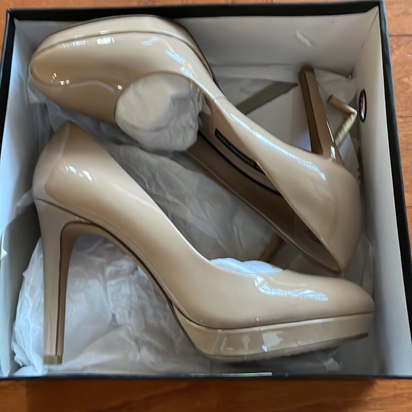 FRENCH CONNECTION PATENT LEATHER HEELS - Picture 8 of 9